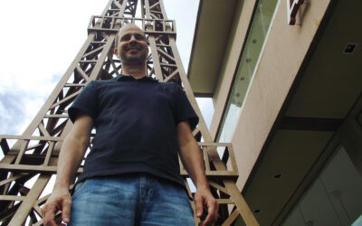 Aldo conta a história da Torre Eiffel ribeirão-pretana