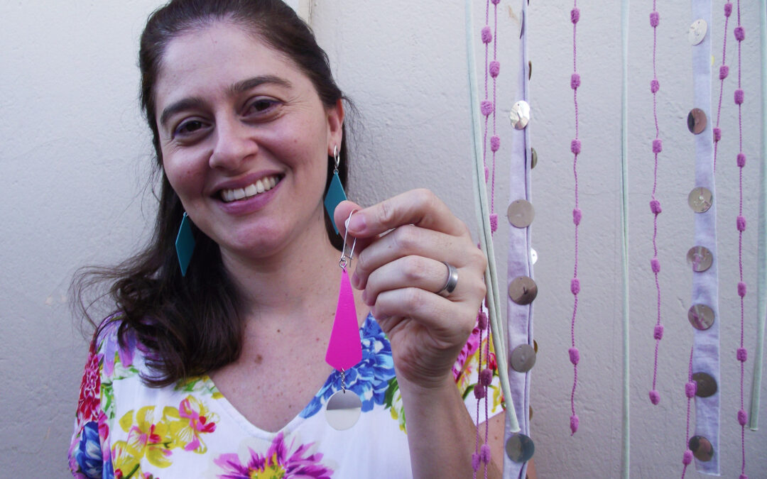 Danusa transforma lixo em ‘joia’