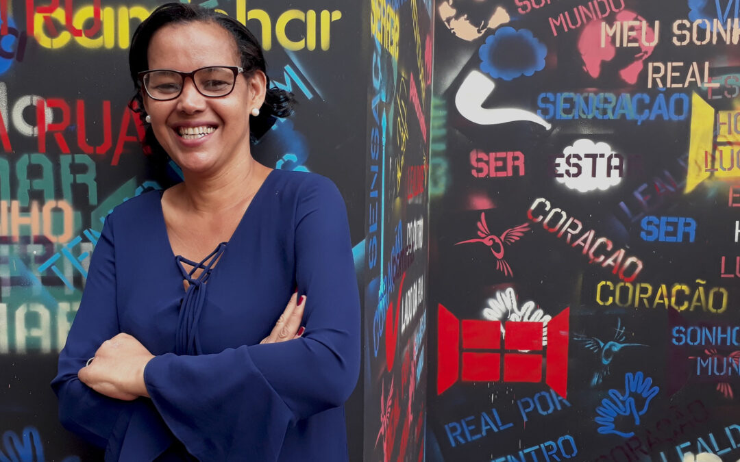 Maris voltou a estudar aos 31 anos e trocou a profissão de faxineira pela de professora