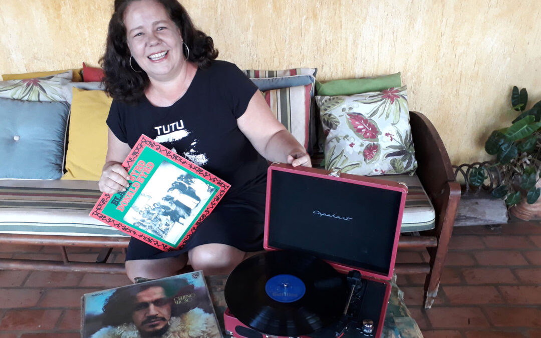 A energia musical de Simone Duboc