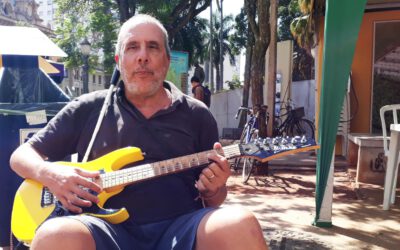 Cegueira aos 37 anos não impediu Pedro de aprender a tocar guitarra e criar filha