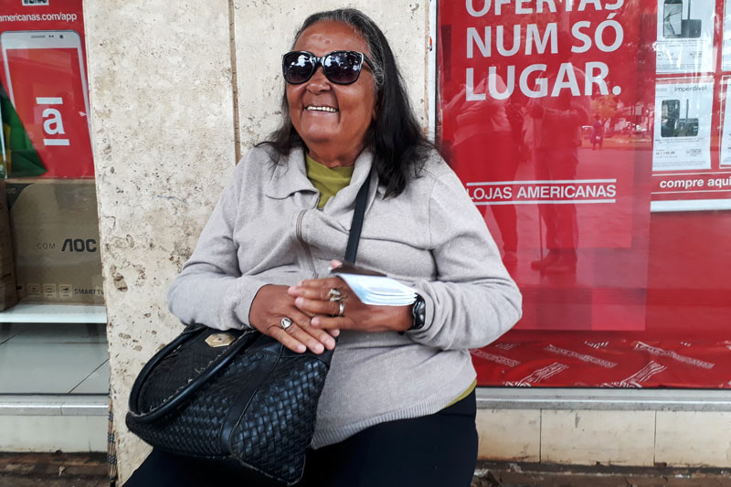 Maria do Carmo vende bilhetes no Calçadão de Ribeirão Preto História do Dia