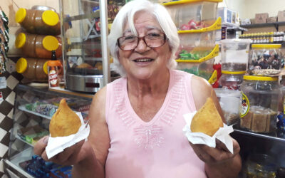 Tia Nena é quem faz a coxinha eleita como melhor de Ribeirão Preto