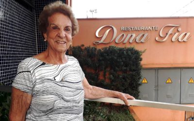 Dona Fia tempera a vida com garra e soma 50 anos de restaurante