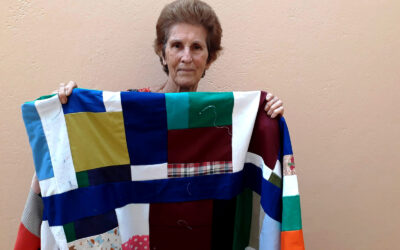 Madalena, 81 anos, costura colchas para idosos com projeto “Retalhos de Amor”