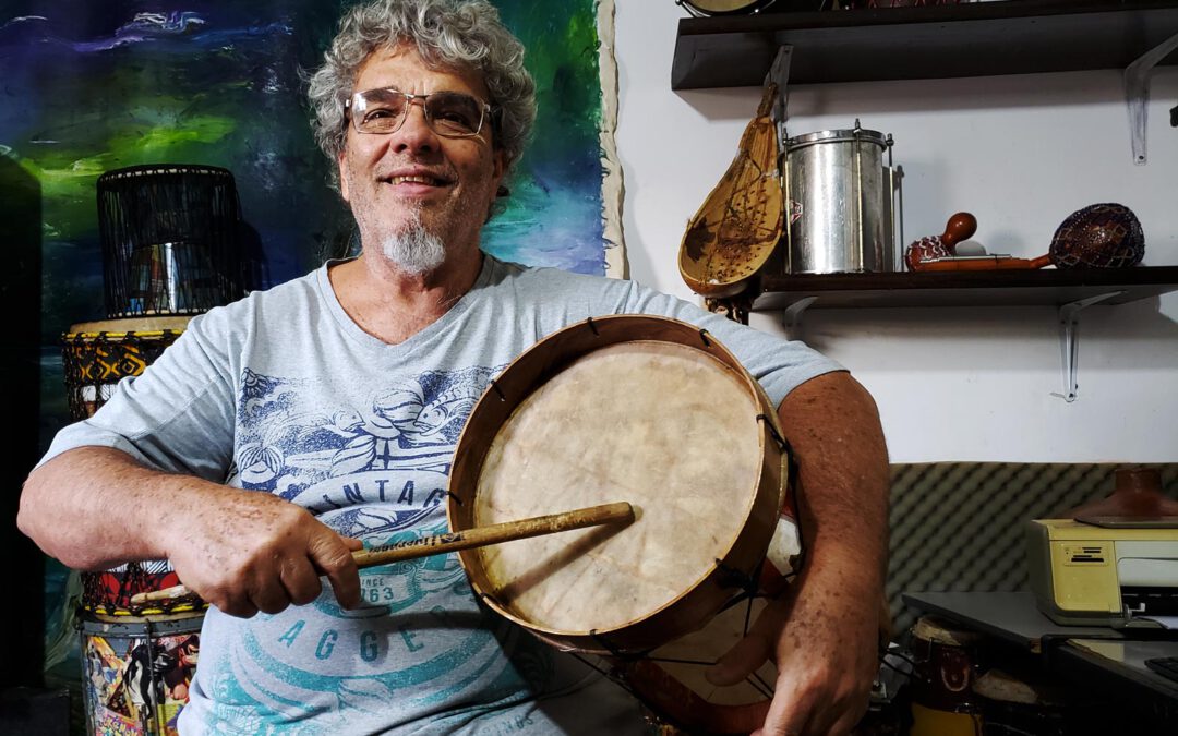 Com 28 anos de projetos sociais, Deva Mille é o músico das batucadas e da ‘molecada’