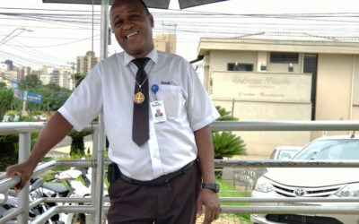 Com seu “bom dia” animado, José Carlos distribui gentilezas diariamente